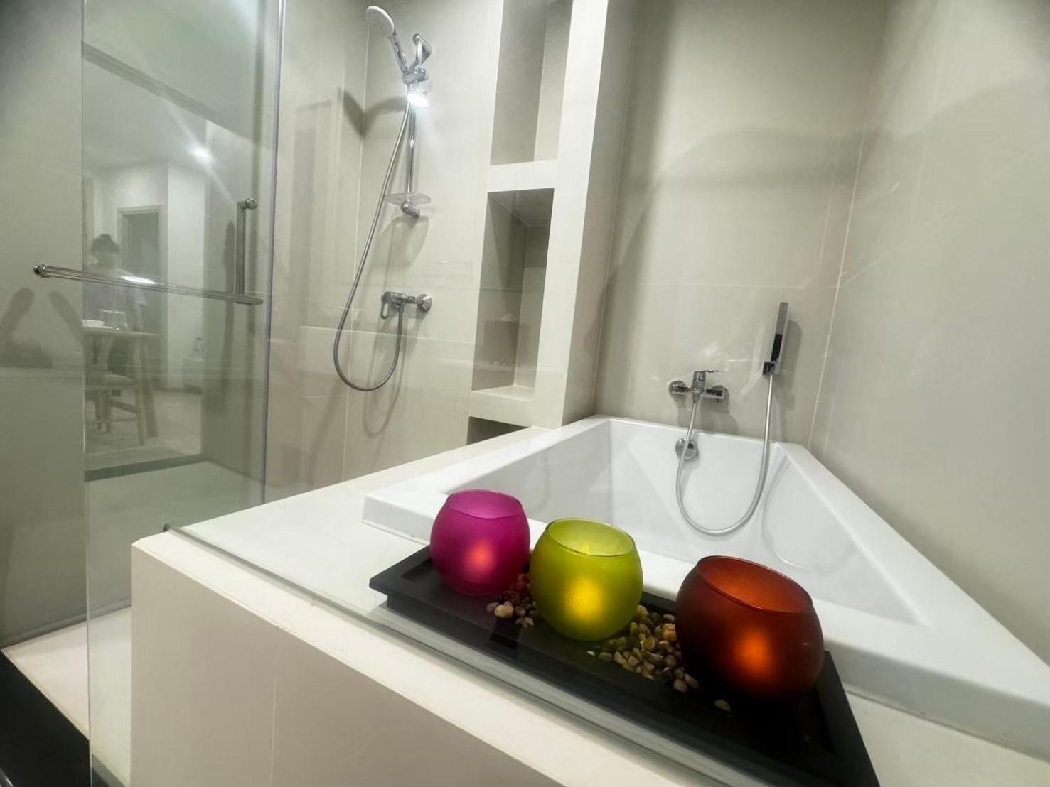 Ekamai 2 Bed Hotel