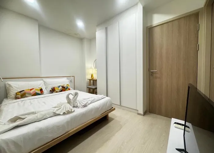 Ekamai 2 Bed Room
